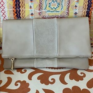 Magnetic, foldover clutch